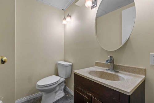 1018 10 Avenue Se, High River, AB - Indoor Photo Showing Bathroom