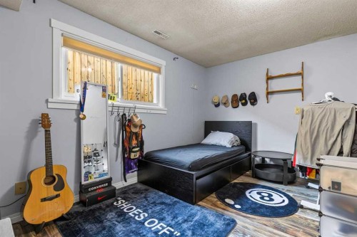 1018 10 Avenue Se, High River, AB - Indoor Photo Showing Bedroom