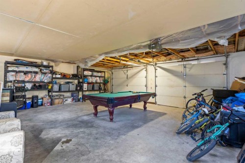 1018 10 Avenue Se, High River, AB - Indoor Photo Showing Garage