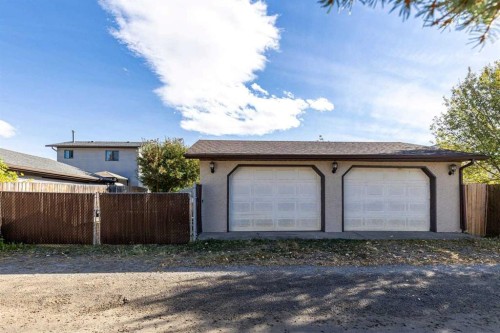 1018 10 Avenue Se, High River, AB - Outdoor