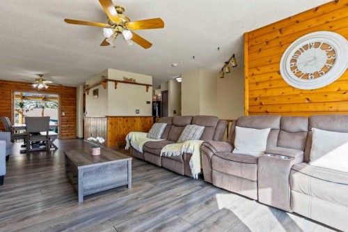 1018 10 Avenue Se, High River, AB - Indoor Photo Showing Living Room