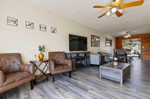1018 10 Avenue Se, High River, AB - Indoor Photo Showing Living Room
