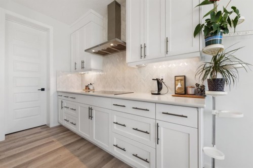 633 Windrow Manor Sw, Airdrie, AB - Indoor Photo Showing Kitchen