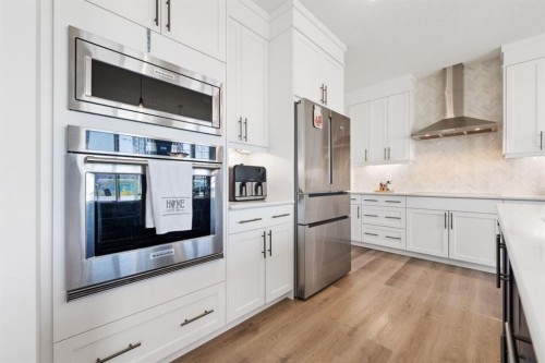 633 Windrow Manor Sw, Airdrie, AB - Indoor Photo Showing Kitchen With Upgraded Kitchen