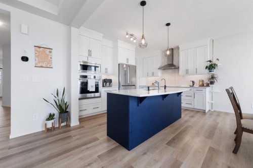 633 Windrow Manor Sw, Airdrie, AB - Indoor Photo Showing Kitchen With Upgraded Kitchen