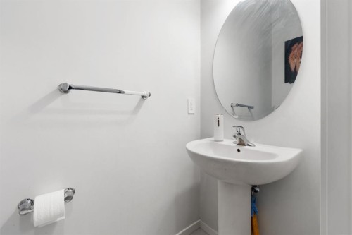 633 Windrow Manor Sw, Airdrie, AB - Indoor Photo Showing Bathroom