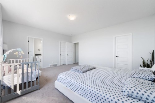 633 Windrow Manor Sw, Airdrie, AB - Indoor Photo Showing Bedroom