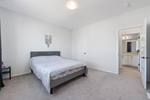 633 Windrow Manor Sw, Airdrie, AB - Indoor Photo Showing Bedroom