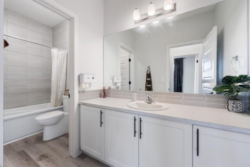 633 Windrow Manor Sw, Airdrie, AB - Indoor Photo Showing Bathroom