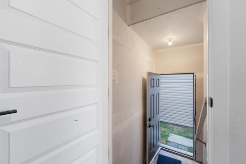 633 Windrow Manor Sw, Airdrie, AB - Indoor Photo Showing Other Room