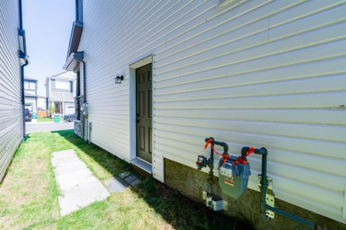 633 Windrow Manor Sw, Airdrie, AB - Outdoor