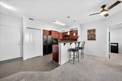 253-26 Val Gardena View Sw, Calgary, AB - Indoor Photo Showing Kitchen