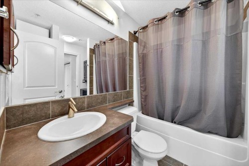 253-26 Val Gardena View Sw, Calgary, AB - Indoor Photo Showing Bathroom