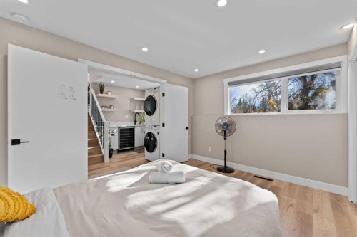 3832 40 Avenue Nw, Calgary, AB - Indoor Photo Showing Bedroom