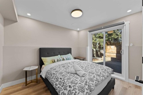 3832 40 Avenue Nw, Calgary, AB - Indoor Photo Showing Bedroom