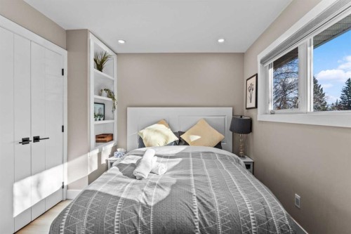 3832 40 Avenue Nw, Calgary, AB - Indoor Photo Showing Bedroom