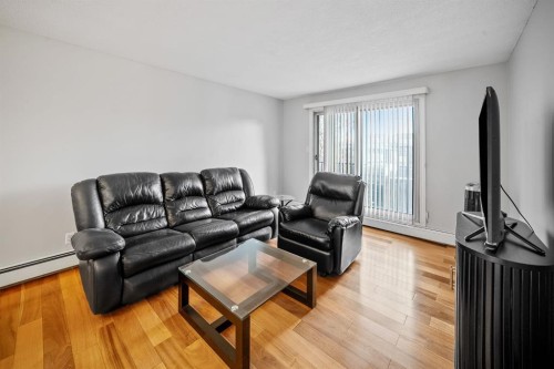 203-1719 11 Avenue Sw, Calgary, AB - Indoor Photo Showing Living Room