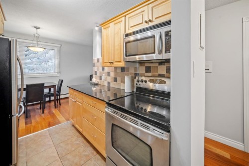 203-1719 11 Avenue Sw, Calgary, AB - Indoor Photo Showing Kitchen