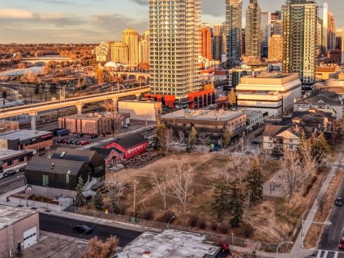 203-1719 11 Avenue Sw, Calgary, AB - Outdoor With View