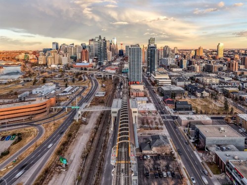 203-1719 11 Avenue Sw, Calgary, AB - Outdoor With View