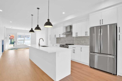 2514 16A Street Se, Calgary, AB - Indoor Photo Showing Kitchen With Stainless Steel Kitchen With Upgraded Kitchen