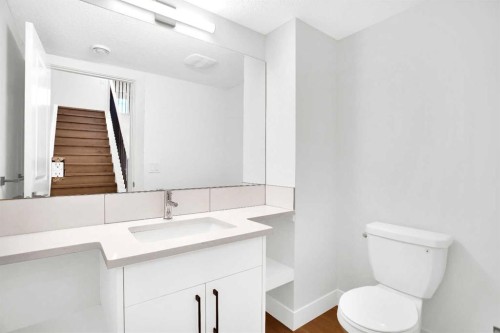 2514 16A Street Se, Calgary, AB - Indoor Photo Showing Bathroom