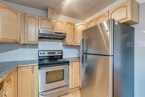 522 & 524 27 Avenue Nw, Calgary, AB - Indoor Photo Showing Kitchen