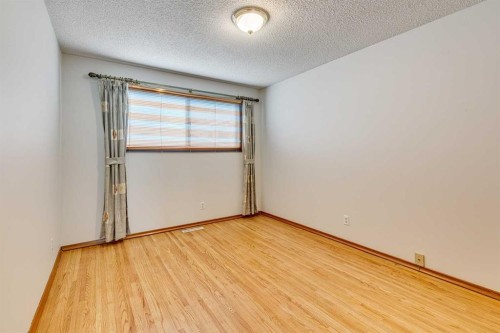522 & 524 27 Avenue Nw, Calgary, AB - Indoor Photo Showing Other Room