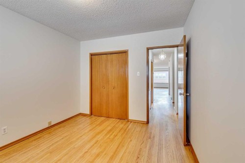 522 & 524 27 Avenue Nw, Calgary, AB - Indoor Photo Showing Other Room