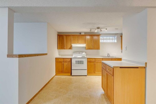 522 & 524 27 Avenue Nw, Calgary, AB - Indoor Photo Showing Kitchen