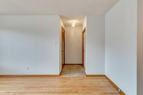 522 & 524 27 Avenue Nw, Calgary, AB - Indoor Photo Showing Other Room