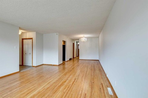 522 & 524 27 Avenue Nw, Calgary, AB - Indoor Photo Showing Other Room