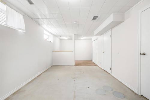 141 Tuscany Valley Green, Calgary, AB - Indoor Photo Showing Other Room