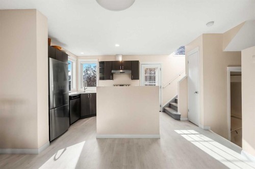 141 Tuscany Valley Green, Calgary, AB - Indoor Photo Showing Kitchen