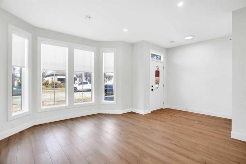 2516 16A Street Se, Calgary, AB - Indoor Photo Showing Other Room