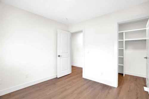 2516 16A Street Se, Calgary, AB - Indoor Photo Showing Other Room