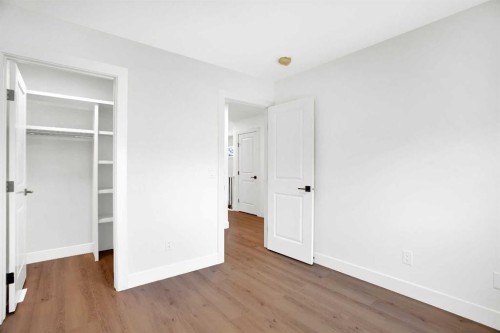 2516 16A Street Se, Calgary, AB - Indoor Photo Showing Other Room