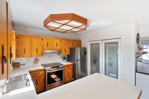 5445 56 Street, Olds, AB - Indoor Photo Showing Kitchen With Double Sink