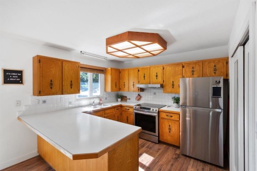 5445 56 Street, Olds, AB - Indoor Photo Showing Kitchen
