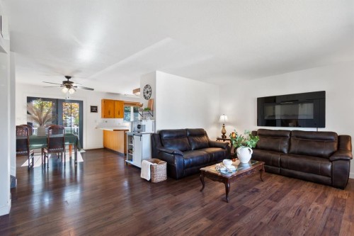5445 56 Street, Olds, AB - Indoor Photo Showing Living Room