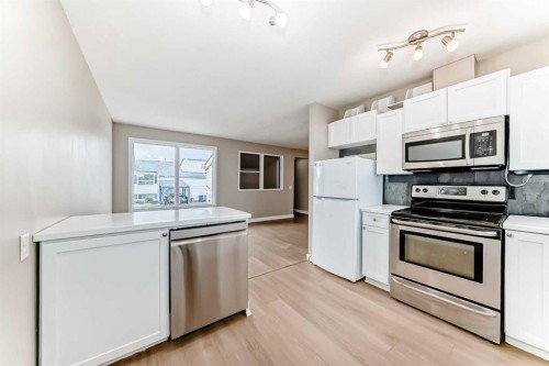 1106 53A Street Se, Calgary, AB - Indoor Photo Showing Kitchen