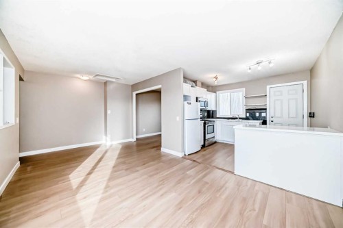 1106 53A Street Se, Calgary, AB - Indoor Photo Showing Kitchen