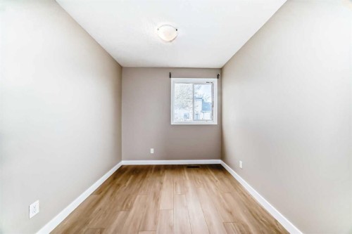 1106 53A Street Se, Calgary, AB - Indoor Photo Showing Other Room