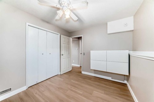 1106 53A Street Se, Calgary, AB - Indoor Photo Showing Other Room
