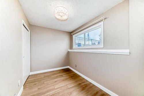 1106 53A Street Se, Calgary, AB - Indoor Photo Showing Other Room