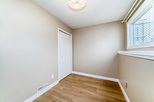 1106 53A Street Se, Calgary, AB - Indoor Photo Showing Other Room