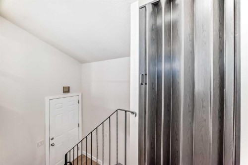 1106 53A Street Se, Calgary, AB - Indoor Photo Showing Other Room