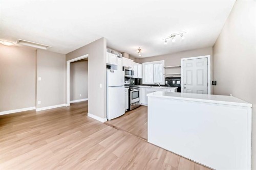 1106 53A Street Se, Calgary, AB - Indoor Photo Showing Kitchen