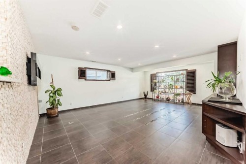 367 Hidden Creek Boulevard Nw, Calgary, AB - Indoor