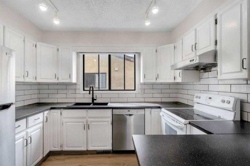 37 Edgeford Way Nw, Calgary, AB - Indoor Photo Showing Kitchen With Double Sink